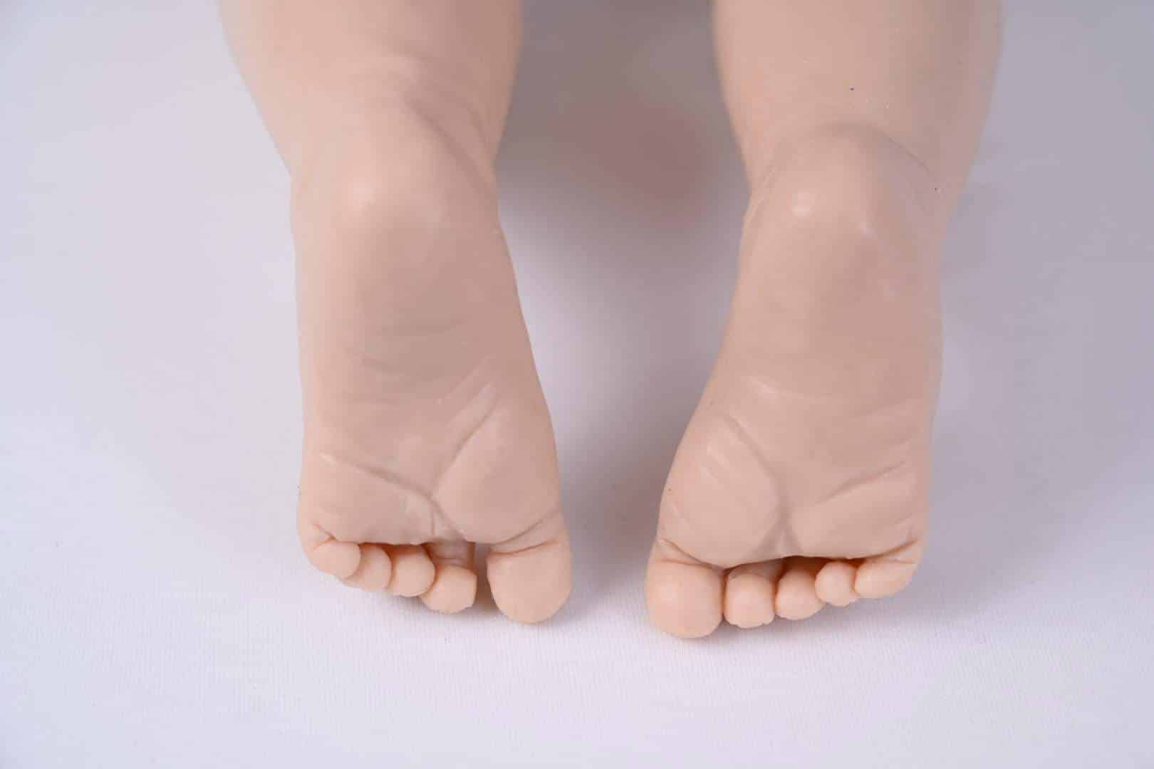 20220607_204404911_iOS Danica feet