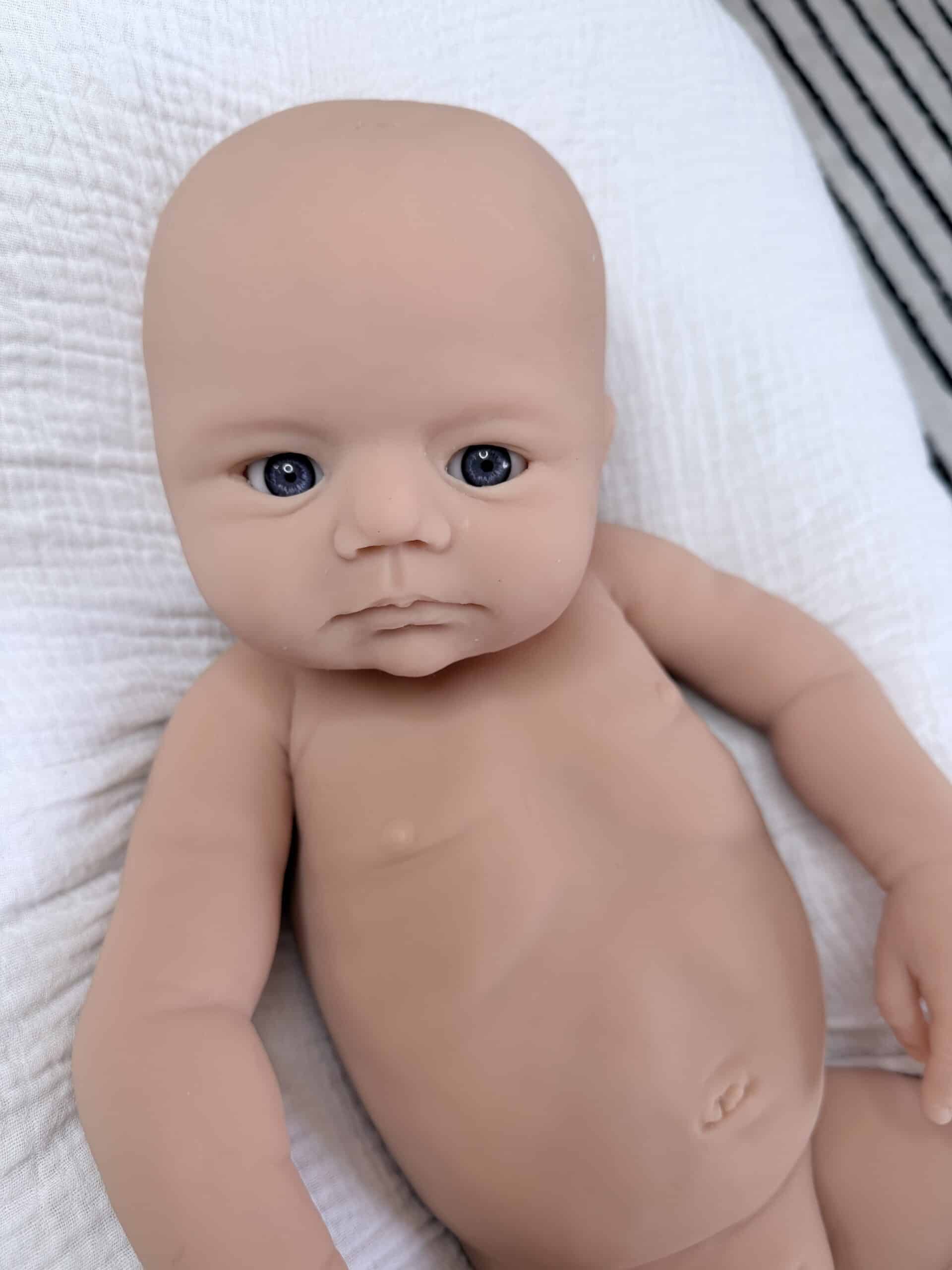 Halo Full Body Silicone BLANK doll kit - Image 5