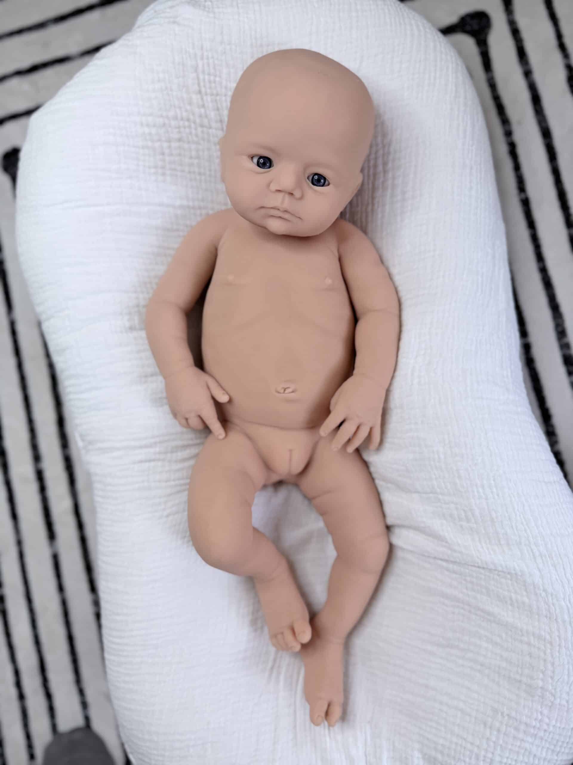 Halo Full Body Silicone BLANK doll kit - Image 6