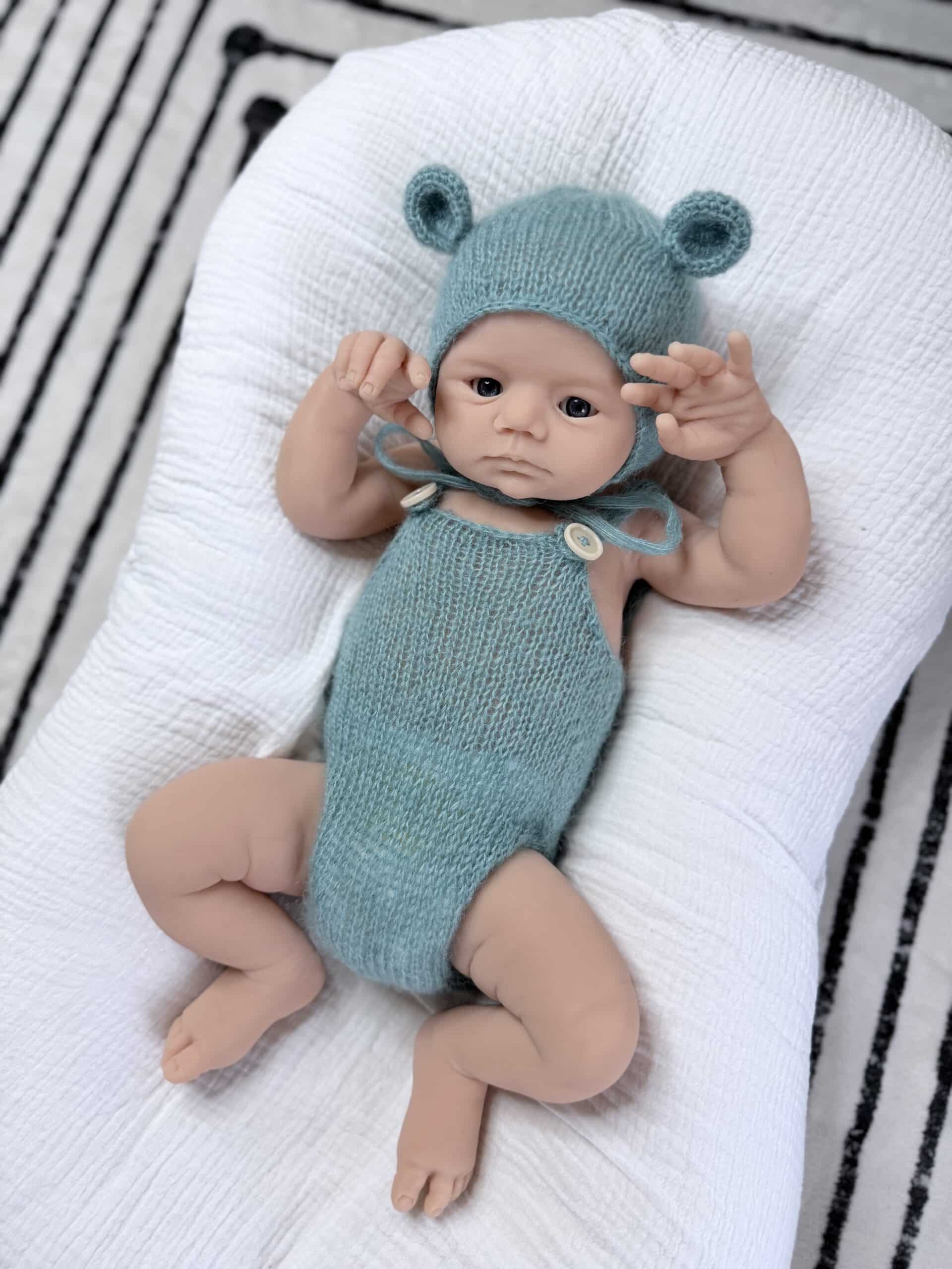 Halo Full Body Silicone BLANK doll kit - Image 1