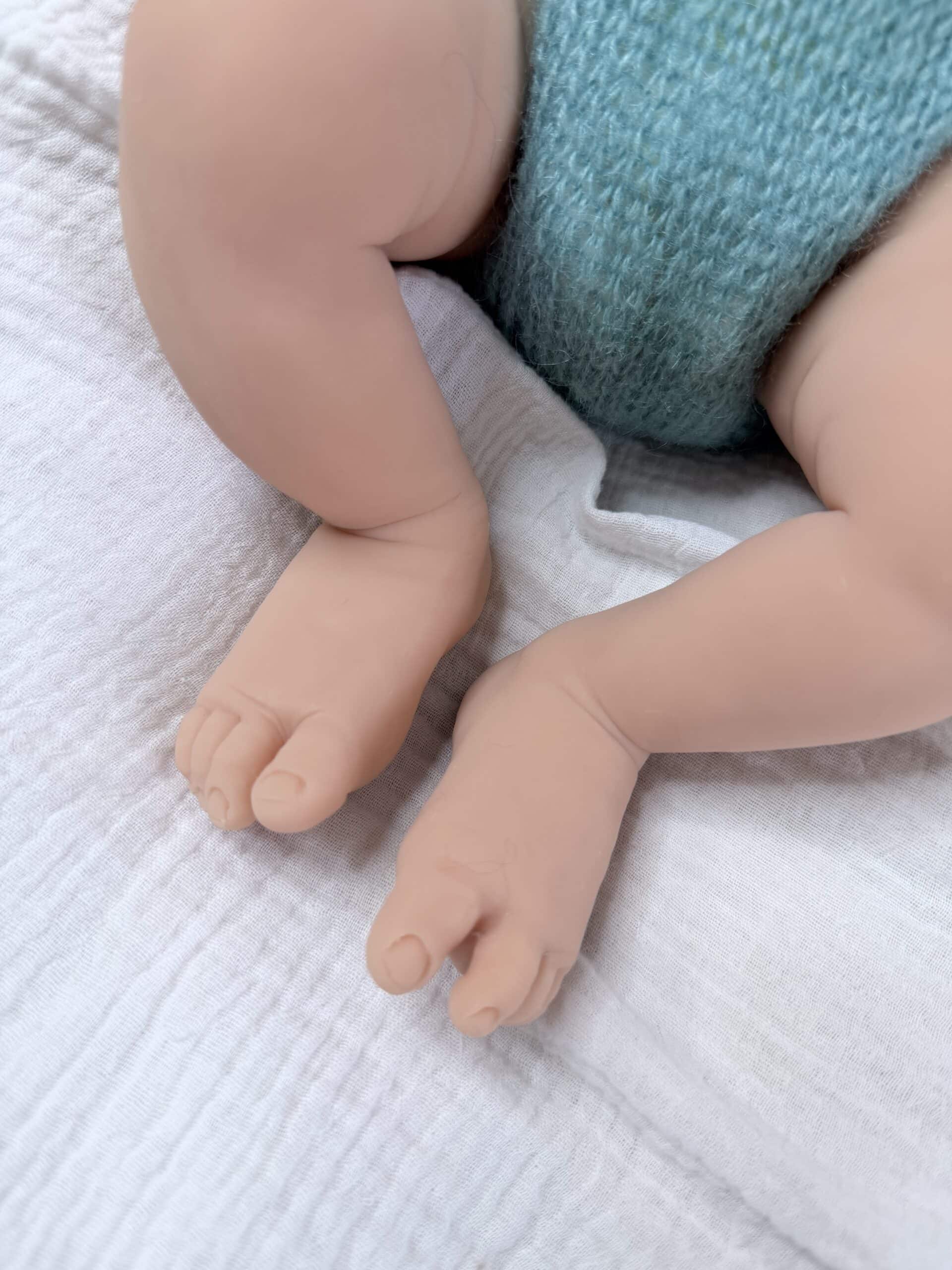 Halo Full Body Silicone BLANK doll kit - Image 36